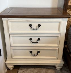 Nightstand Harvesty’s