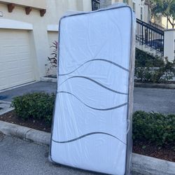   Mattresses: twin, full , queen regular ,  Colchon Nuevo Colchones plush or pillow top available cama bed mattress 