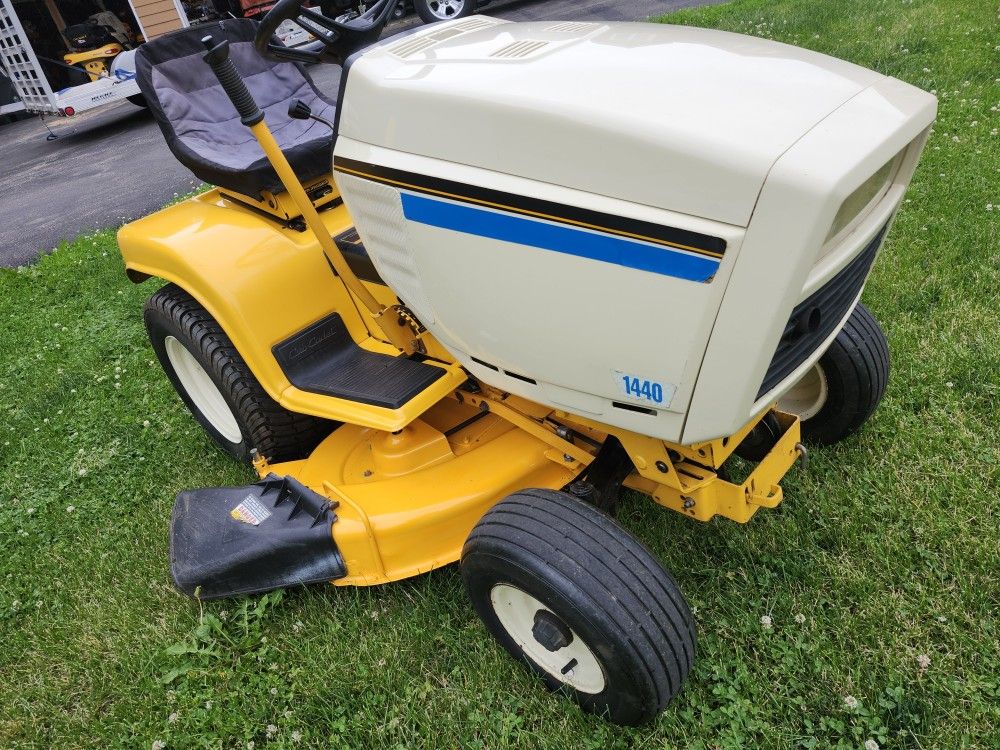 CUB CADET TRACTOR / MOWER
