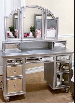 Silver Vanity with Tri-Fold Mirror