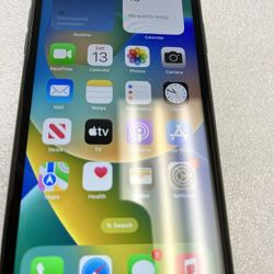 iPhone XR factory unlocked for any carrier 64 GB good condition