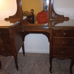 Beautiful 1920s Walnut Vanity From Robert Keith 