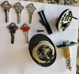 Schlage Lock set with 5 keys