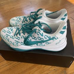 Kobe 8 Aqua Size 9