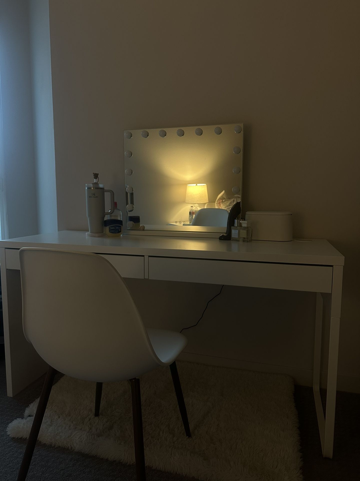 IKEA MICKE Desk