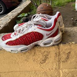 NIKE SUPREME SHOES SIZE 12 MENS