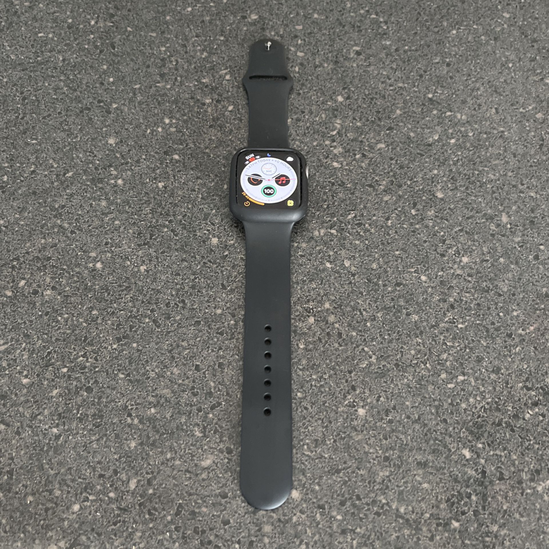 Apple Watch Series 5 44mm With Case