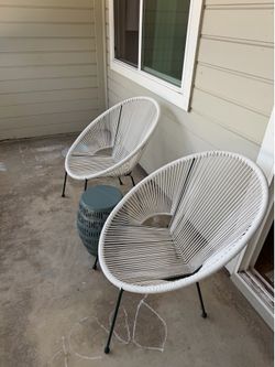 Set of 2 White Acapulco Chairs + Side Table