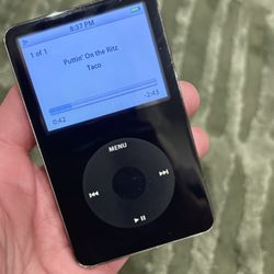 Apple 5th Gen Black iPod Classic MP3 Player - iPod Video - w/ Original OEM/Apple Charging Cable - WORKS!