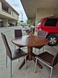 Table and chills small table$20
