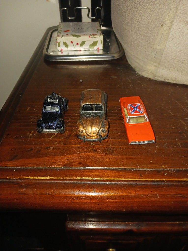 2 Volkswagon Buggy and a 1969 Dodge Charger Daisy Duke