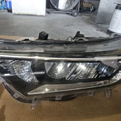 2019 Toyota Rav4  Headlight