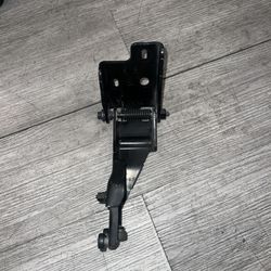 2017 - 2025 CHRYSLER VOYAGER REAR RIGHT SLIDING DOOR CENTER ROLLER HINGE OEM