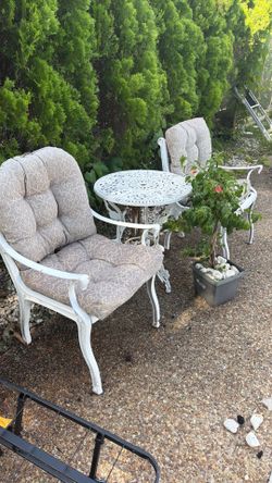 Metal table 2 chairs