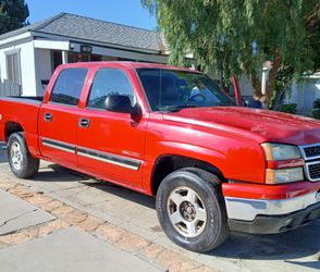 2006 Chevrolet crew cab silverado 1500 4x4,6.0L V8 vortec max, NEEDS TRANSMISSION, $5000 obo