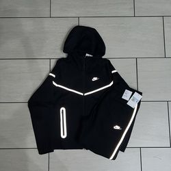 Reflective Nike Tech Fleece – Size Medium
