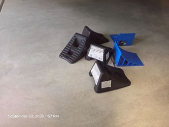6 assorted plastic wheel chocks