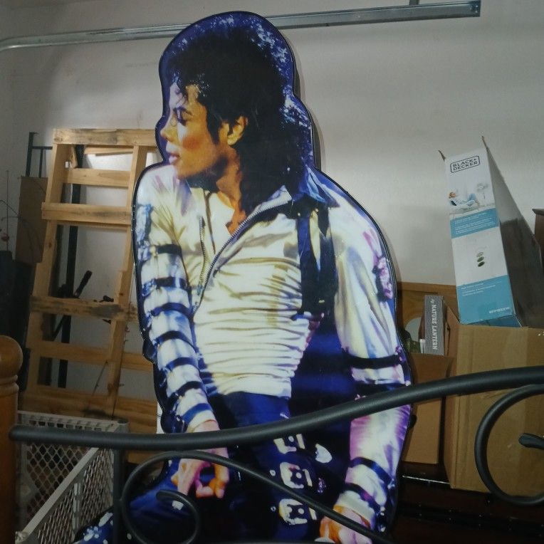 Michael Jackson Statue 