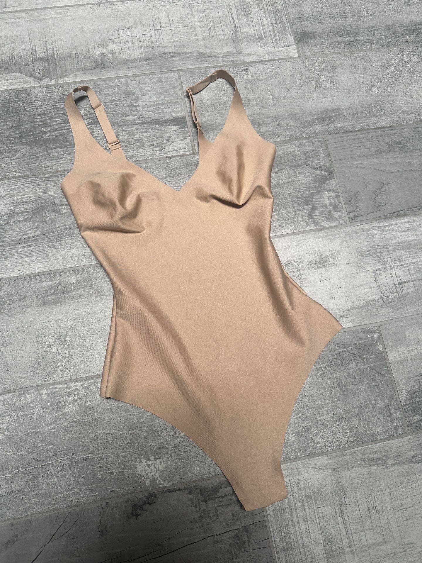 SKIMS Seamless Thong Sculpt Plunge Bodysuit Shapewear