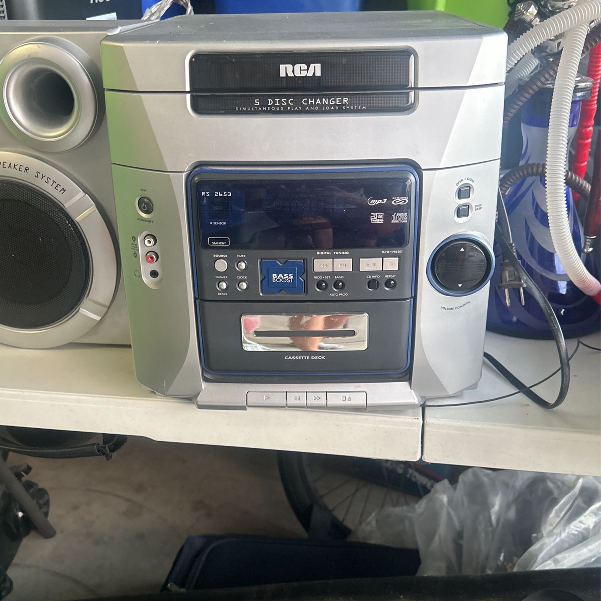 RCA RS2653 5 disc/cassette deck/radio w/ speakers