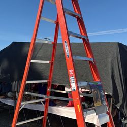 NXT1A 10-ft (14-ft Reach Height) Fiberglass Type 1A - 300 Ibs. Load Capacity Step ladder
