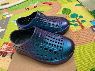 Native Jefferson Kids Shoes - C5 - Great Condition