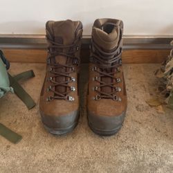 Size 13 Army / Hiking Boots. Never Worn. 