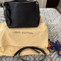 Louis Vuitton Beaubourg Hobo Mahina Leather 