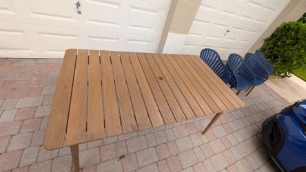 Modern patio set with 4 chairs