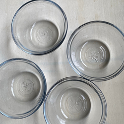 Set of 4 glass bowl like new