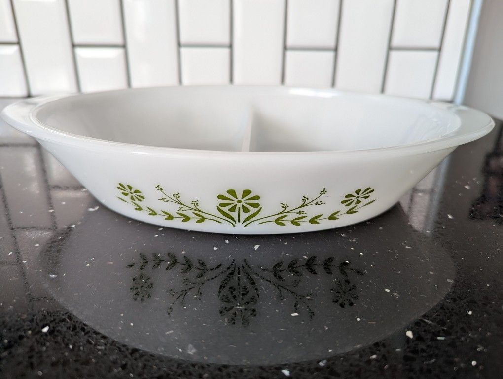 Vintage Bakelite Green Daisy J2352 Divided Dish