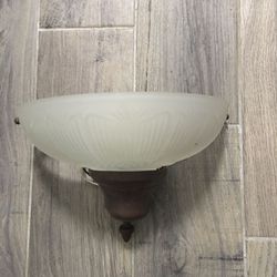 Wall light fixture In Good Condition  15 Obo