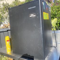 Fridge by Black & Decker - Room Size, & 1000 Watts Microwave PLUS MORE