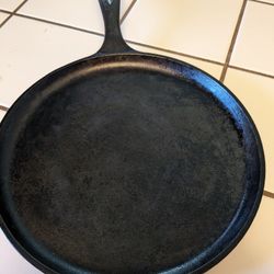LODGE CAST IRON GRIDDLE 10.5 IN