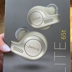Jabra elite 65t wireless headphones Bluetooth headsets head phones 

Works for apple iphones and Samsung Android smartphones

cordless smart watches 