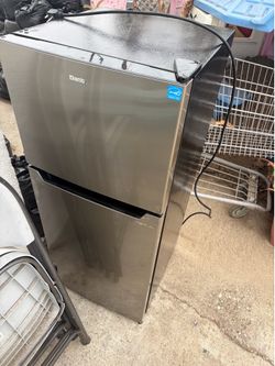 Mini fridge