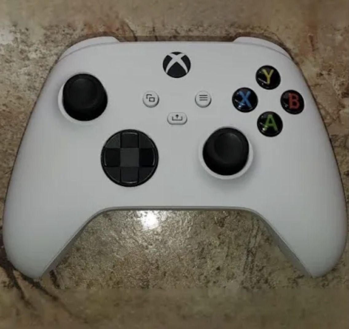 White Xbox Wireless Controller