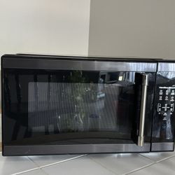 Microwave- Hamilton beach 
