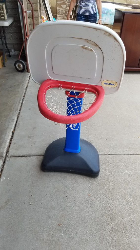 Little Tikes basketball hoop. Outdoor toys. Indoor toys. Basketball game. Kids games. 67th Avenue and Peoria Road