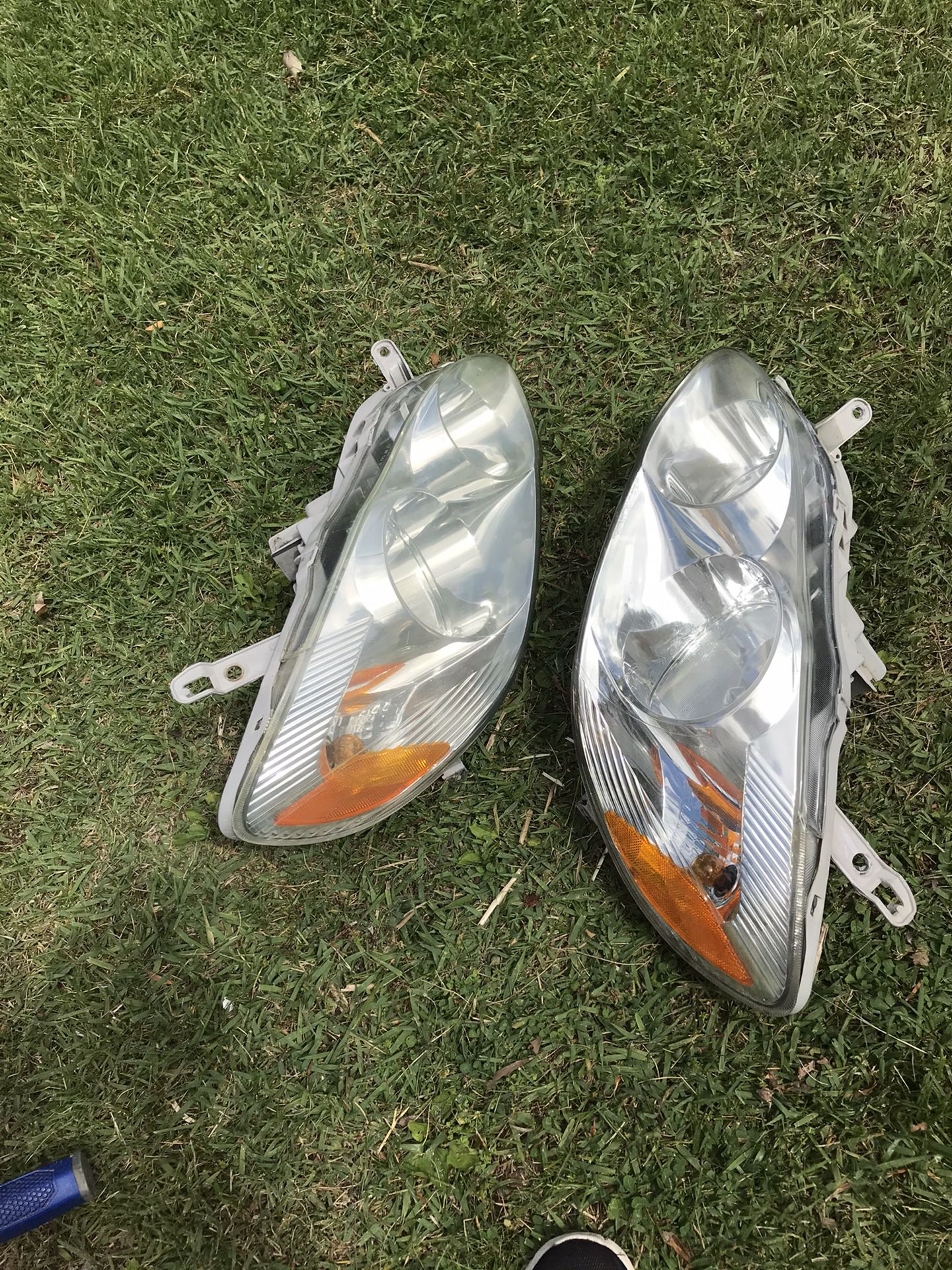 Head lights Toyota Corolla 2003 to 2007 and starter
