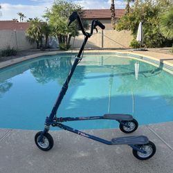 Three Wheel Trikke Scooter Carver Scooter