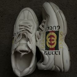 WOMEN'S RHYTON SNEAKER WITH GUCCI LOGO