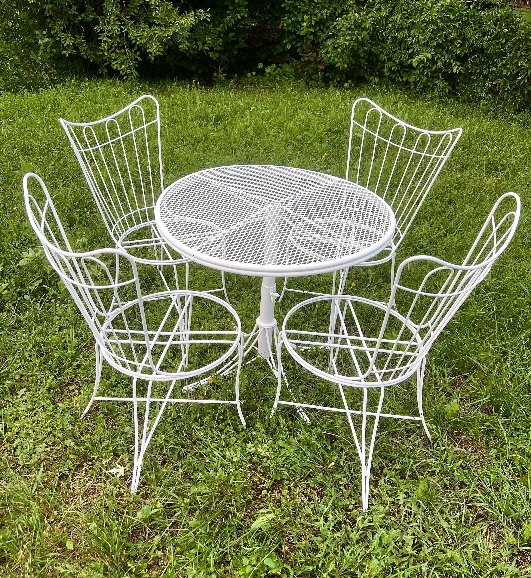 NEWLY PAINTED vintage HOMECREST Patio Set : 4 Chairs + Table