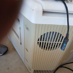 Igloo Electric Cooler
