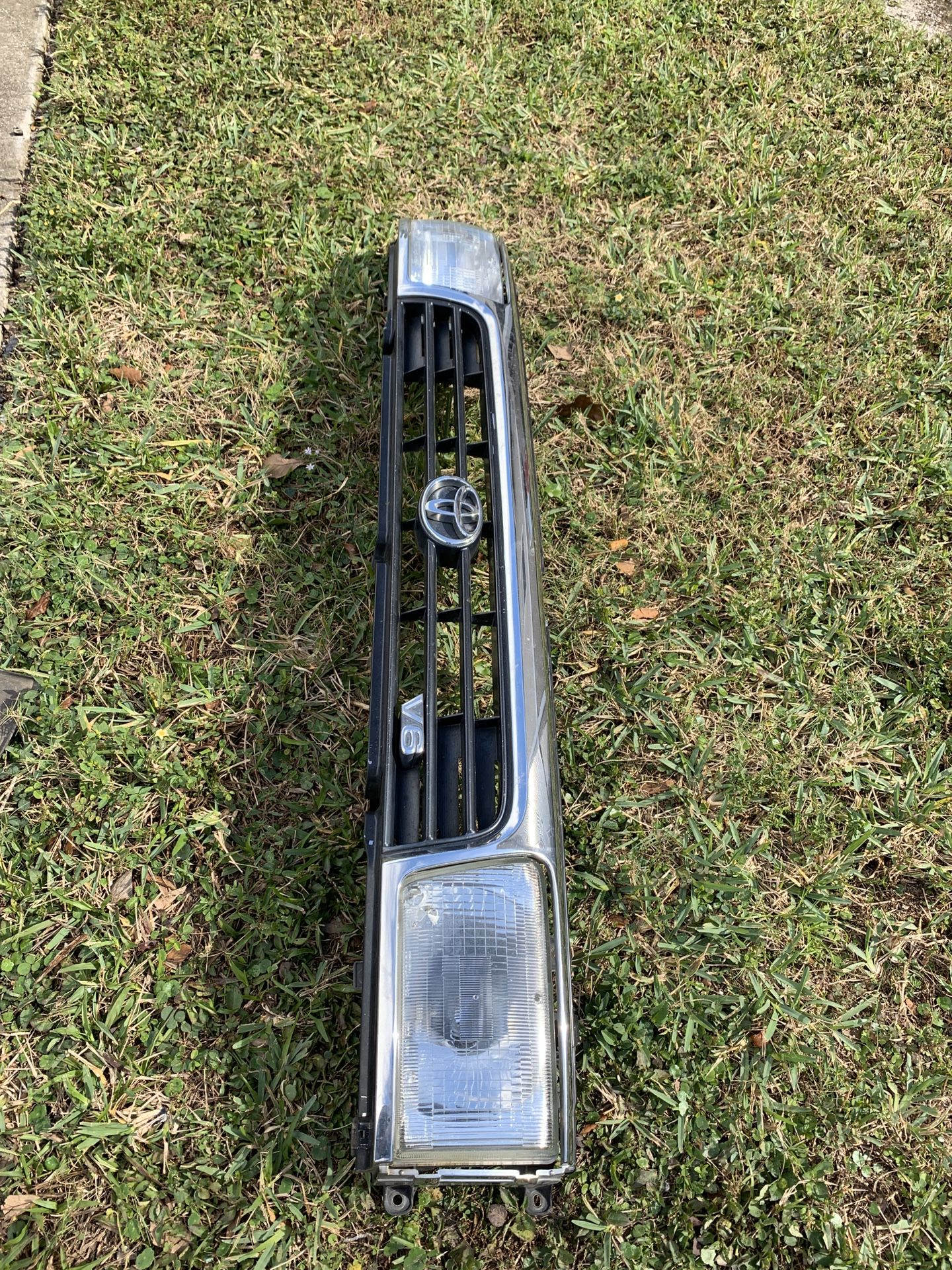 Toyota 4 runner grill 94 up 99 headlights including