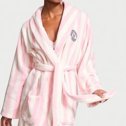 New Vs Robes See $75 With Slippers 