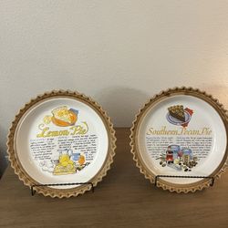🥧 For Sale: Vintage Recipe Pie Plates! 🍋🥜 A classic baking duo! Selling these beautiful vintage ceramic pie plates, each with a recipe baked right 