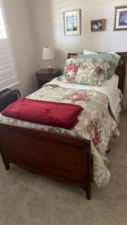 Antique single size bed