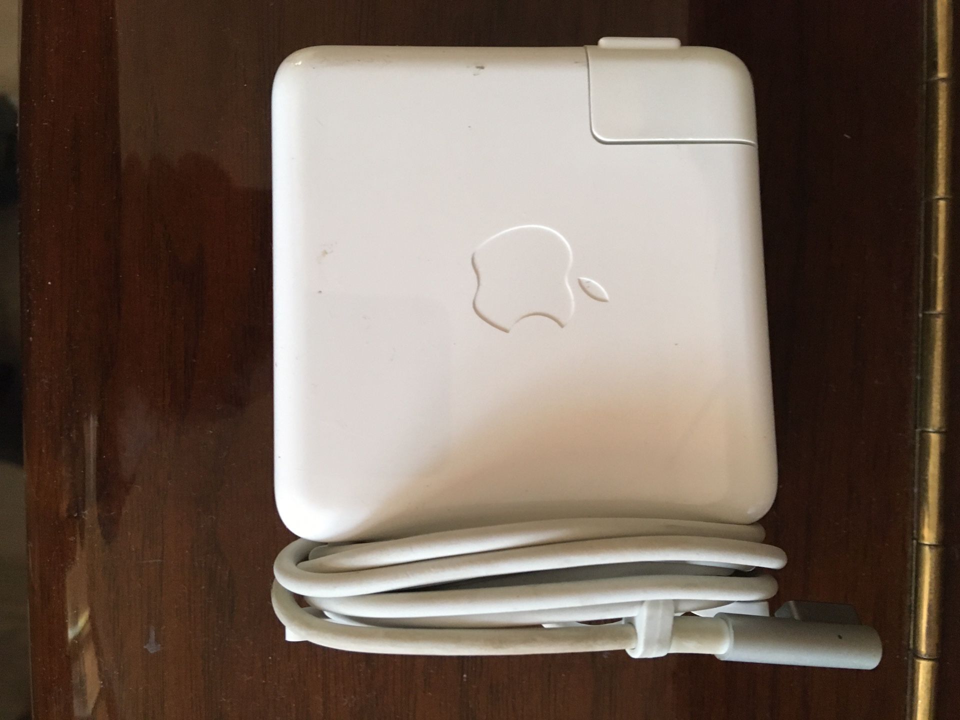 MacBook Pro MagSafe power adapter 85 watt