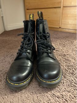 Authentic Doc Marten Boots Size 7! 🖤